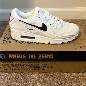 Nike White and Black Air Max Low-Top Sneakers
